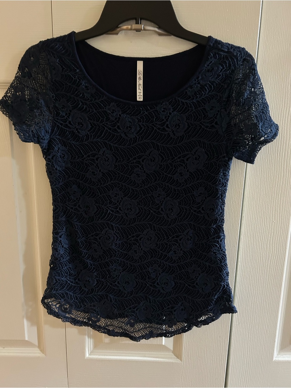 Leo & Nicole Navy Lace Scoop Neck Short Sleeve Top